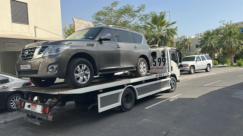 نقل سيارة دفع رباعي بالسطحة